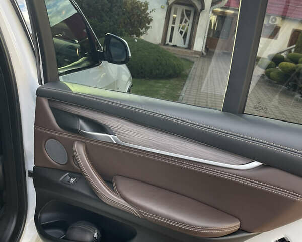 БМВ Х5 2017 в Новоселица на Automoto.ua Белый БМВ Х5, объемом двигателя 3 л и пробегом 175 тыс. км за 46500 $, фото 8 на Automoto.ua