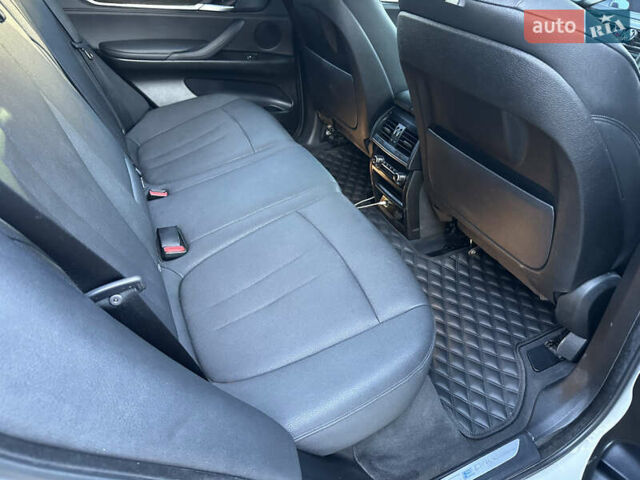 Белый БМВ Х5, объемом двигателя 2 л и пробегом 100 тыс. км за 32000 $, фото 12 на Automoto.ua