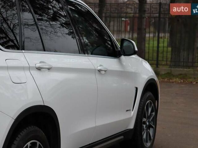 Белый БМВ Х5, объемом двигателя 2 л и пробегом 217 тыс. км за 27500 $, фото 5 на Automoto.ua