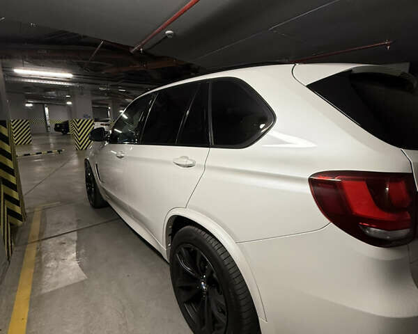 Белый БМВ Х5, объемом двигателя 2.98 л и пробегом 155 тыс. км за 32500 $, фото 4 на Automoto.ua