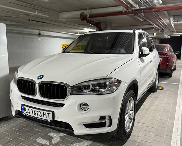 Белый БМВ Х5, объемом двигателя 2 л и пробегом 212 тыс. км за 27000 $, фото 3 на Automoto.ua