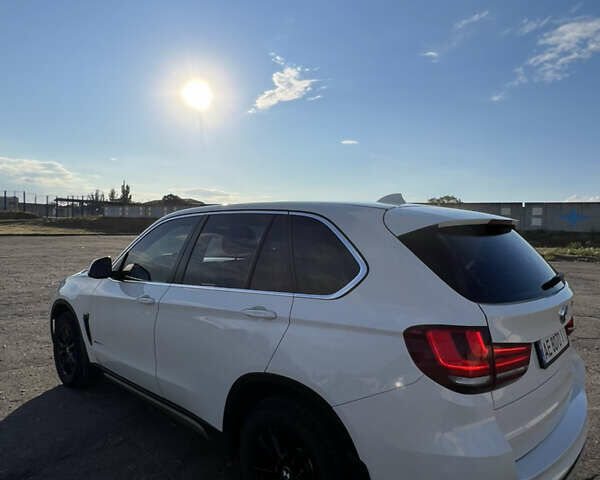 Білий БМВ Х5, об'ємом двигуна 2 л та пробігом 158 тис. км за 25999 $, фото 15 на Automoto.ua