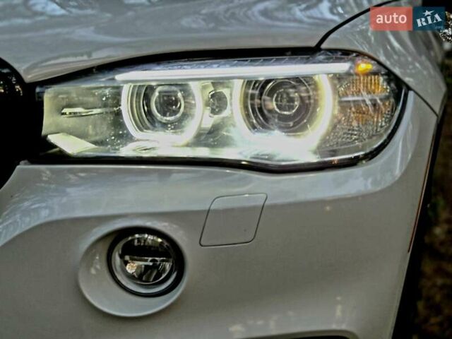 Белый БМВ Х5, объемом двигателя 3 л и пробегом 205 тыс. км за 25000 $, фото 13 на Automoto.ua
