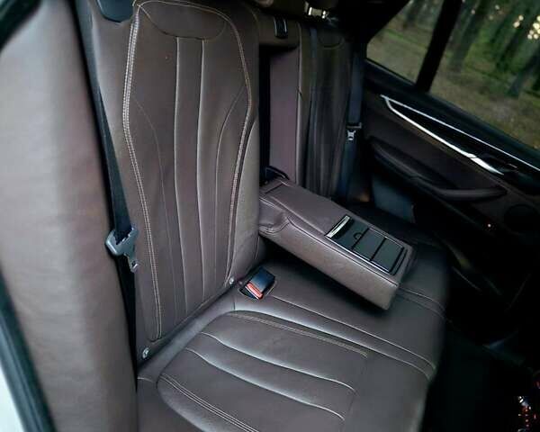 Белый БМВ Х5, объемом двигателя 3 л и пробегом 205 тыс. км за 25000 $, фото 39 на Automoto.ua