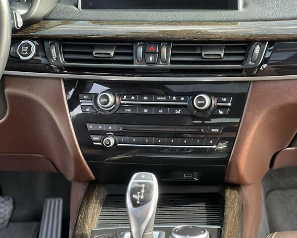 Белый БМВ Х5, объемом двигателя 2.99 л и пробегом 292 тыс. км за 26999 $, фото 30 на Automoto.ua