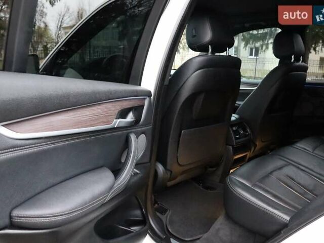 Белый БМВ Х5, объемом двигателя 2 л и пробегом 217 тыс. км за 27500 $, фото 18 на Automoto.ua