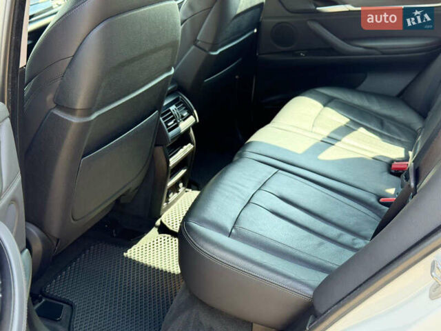 Білий БМВ Х5, об'ємом двигуна 2.98 л та пробігом 210 тис. км за 32000 $, фото 36 на Automoto.ua