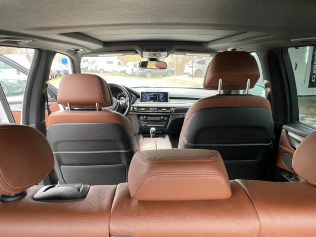 Белый БМВ Х5, объемом двигателя 3 л и пробегом 249 тыс. км за 35000 $, фото 2 на Automoto.ua