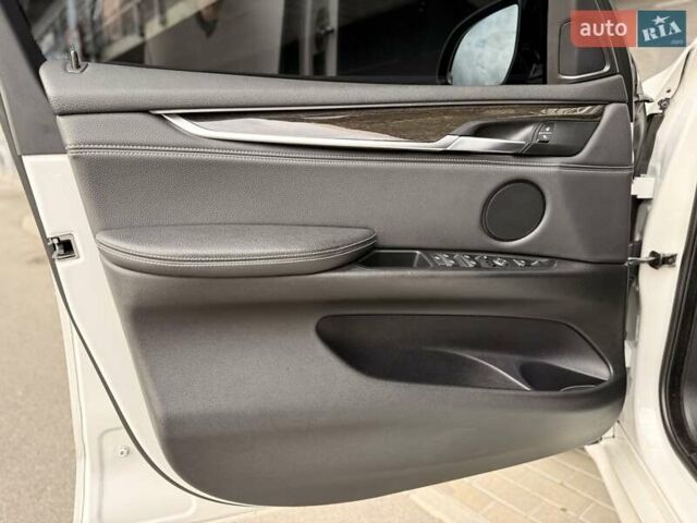 Белый БМВ Х5, объемом двигателя 2.98 л и пробегом 154 тыс. км за 34500 $, фото 25 на Automoto.ua