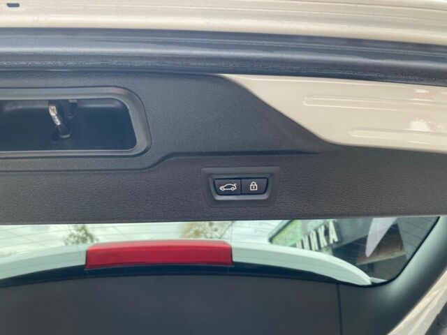 Белый БМВ Х5, объемом двигателя 3 л и пробегом 249 тыс. км за 35000 $, фото 6 на Automoto.ua