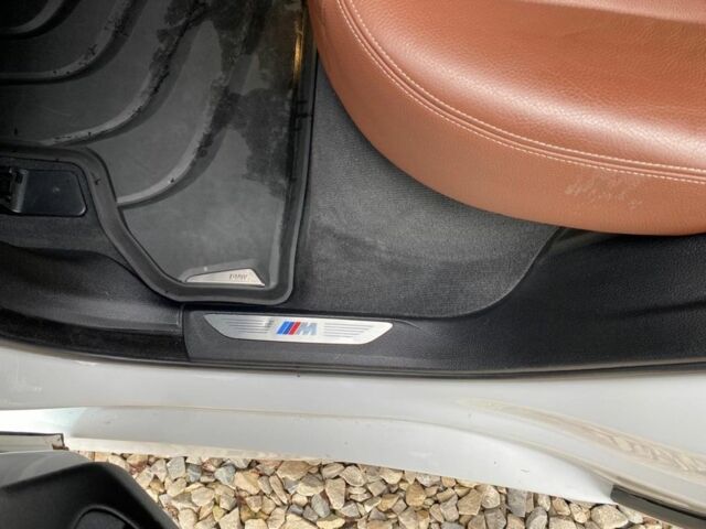 Белый БМВ Х5, объемом двигателя 3 л и пробегом 249 тыс. км за 35000 $, фото 8 на Automoto.ua