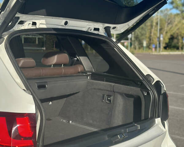 Белый БМВ Х5, объемом двигателя 2.99 л и пробегом 150 тыс. км за 39999 $, фото 23 на Automoto.ua