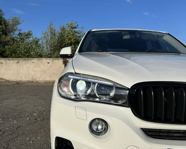 Білий БМВ Х5, об'ємом двигуна 2 л та пробігом 158 тис. км за 25999 $, фото 21 на Automoto.ua