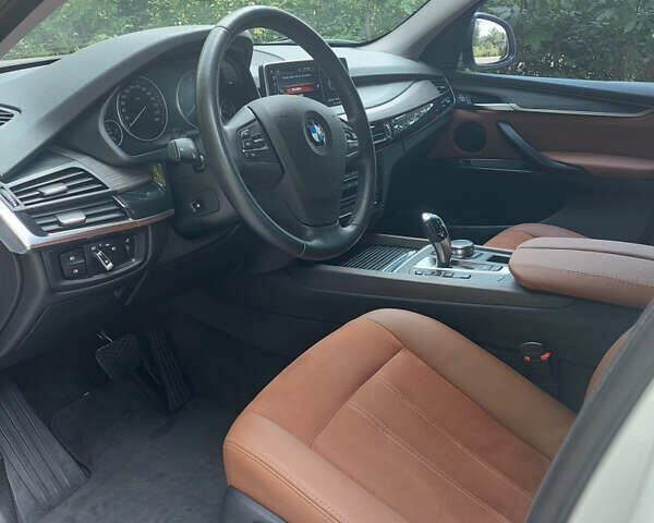 Белый БМВ Х5, объемом двигателя 2 л и пробегом 125 тыс. км за 30000 $, фото 4 на Automoto.ua