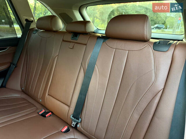 Белый БМВ Х5, объемом двигателя 3 л и пробегом 96 тыс. км за 41888 $, фото 21 на Automoto.ua