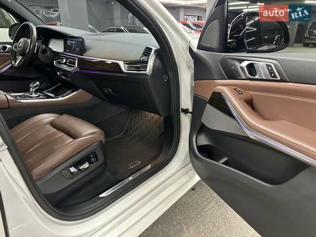 Білий БМВ Х5, об'ємом двигуна 3 л та пробігом 136 тис. км за 56000 $, фото 33 на Automoto.ua