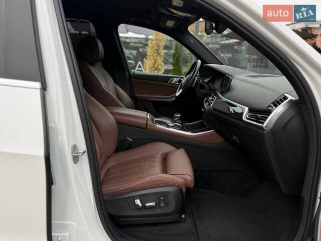Белый БМВ Х5, объемом двигателя 3 л и пробегом 94 тыс. км за 49999 $, фото 24 на Automoto.ua