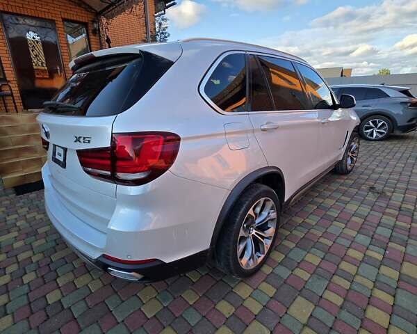 Белый БМВ Х5, объемом двигателя 3 л и пробегом 108 тыс. км за 32000 $, фото 6 на Automoto.ua