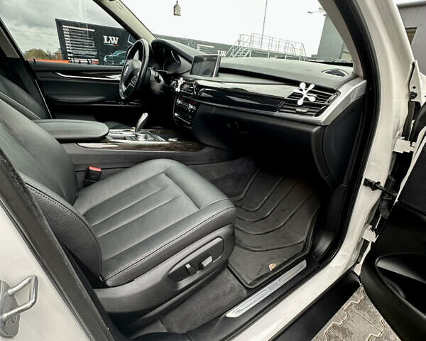 Белый БМВ Х5, объемом двигателя 2.98 л и пробегом 57 тыс. км за 31500 $, фото 30 на Automoto.ua