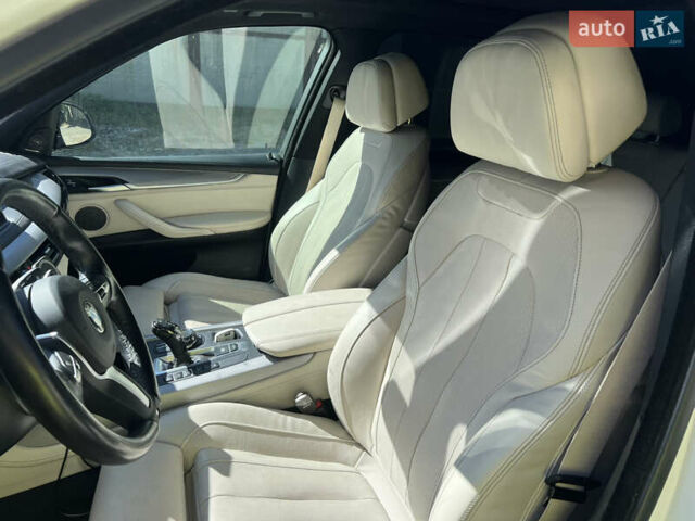 Белый БМВ Х5, объемом двигателя 3 л и пробегом 130 тыс. км за 40000 $, фото 45 на Automoto.ua