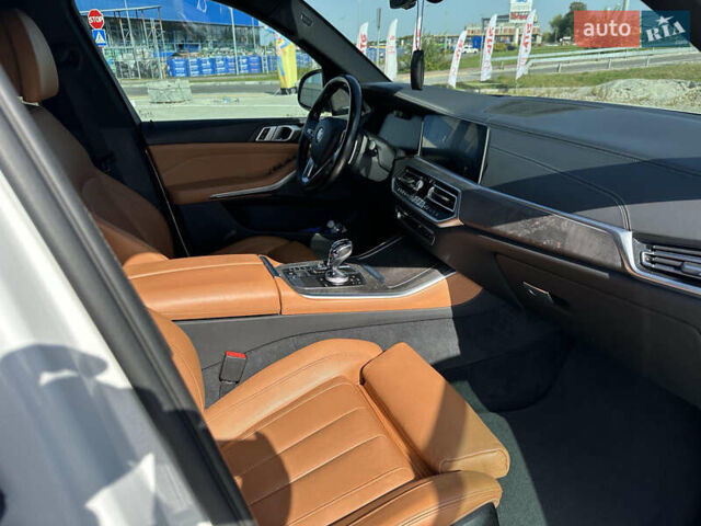 Белый БМВ Х5, объемом двигателя 3 л и пробегом 170 тыс. км за 48900 $, фото 24 на Automoto.ua