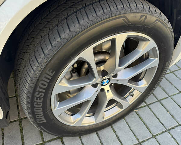 Белый БМВ Х5, объемом двигателя 3 л и пробегом 104 тыс. км за 47500 $, фото 34 на Automoto.ua