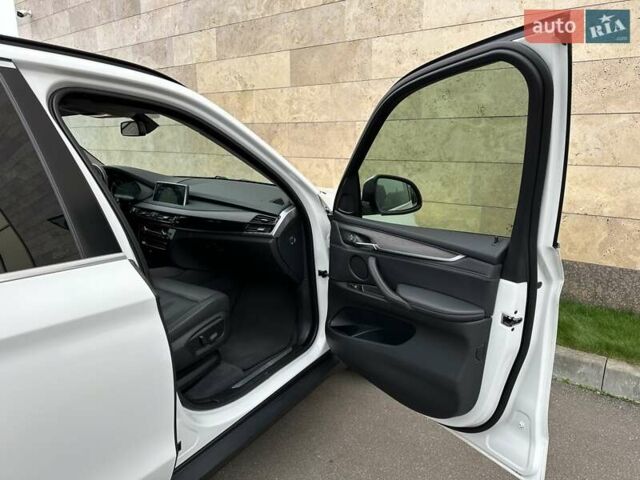 Белый БМВ Х5, объемом двигателя 2 л и пробегом 132 тыс. км за 31800 $, фото 90 на Automoto.ua