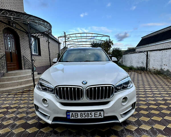 Белый БМВ Х5, объемом двигателя 2.98 л и пробегом 57 тыс. км за 28999 $, фото 1 на Automoto.ua