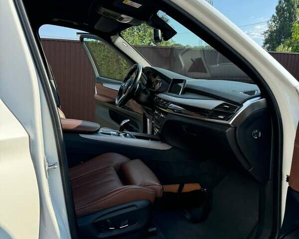 Белый БМВ Х5, объемом двигателя 2.99 л и пробегом 207 тыс. км за 40500 $, фото 7 на Automoto.ua