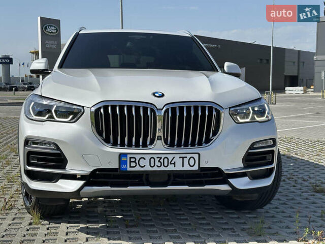 Белый БМВ Х5, объемом двигателя 3 л и пробегом 170 тыс. км за 48900 $, фото 2 на Automoto.ua