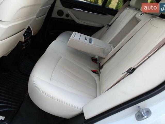 Белый БМВ Х5, объемом двигателя 3 л и пробегом 200 тыс. км за 36900 $, фото 26 на Automoto.ua