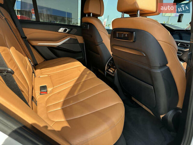 Белый БМВ Х5, объемом двигателя 3 л и пробегом 170 тыс. км за 48900 $, фото 27 на Automoto.ua