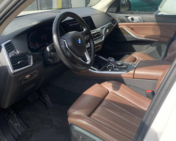 Белый БМВ Х5, объемом двигателя 3 л и пробегом 130 тыс. км за 46200 $, фото 9 на Automoto.ua