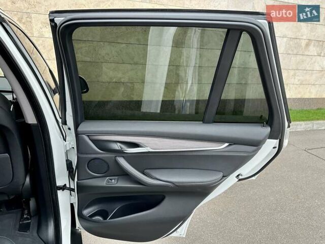 Белый БМВ Х5, объемом двигателя 2 л и пробегом 132 тыс. км за 31800 $, фото 89 на Automoto.ua