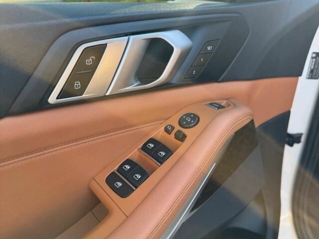 Белый БМВ Х5, объемом двигателя 3 л и пробегом 104 тыс. км за 47000 $, фото 13 на Automoto.ua