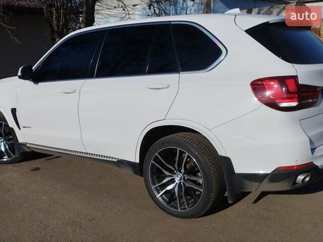 Білий БМВ Х5, об'ємом двигуна 2 л та пробігом 107 тис. км за 41900 $, фото 1 на Automoto.ua