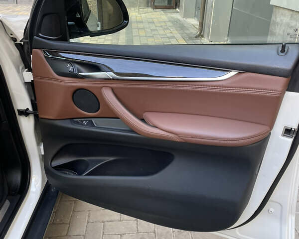 Білий БМВ Х5, об'ємом двигуна 3 л та пробігом 198 тис. км за 36200 $, фото 12 на Automoto.ua