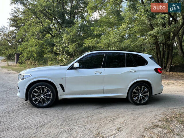 Белый БМВ Х5, объемом двигателя 3 л и пробегом 104 тыс. км за 53500 $, фото 4 на Automoto.ua