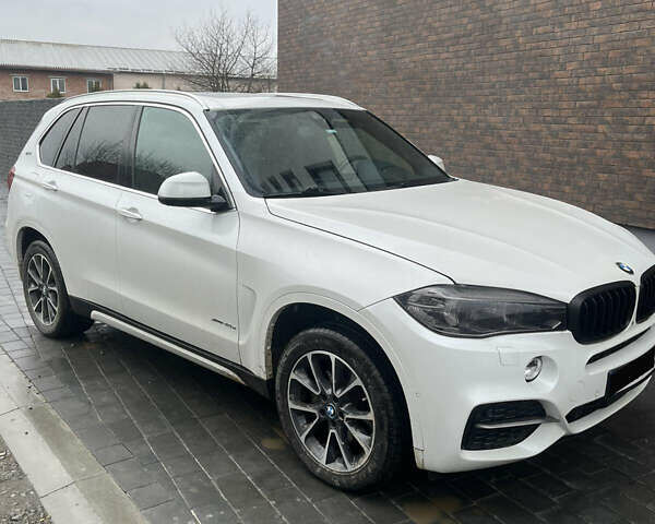 Білий БМВ Х5, об'ємом двигуна 2 л та пробігом 160 тис. км за 27500 $, фото 1 на Automoto.ua