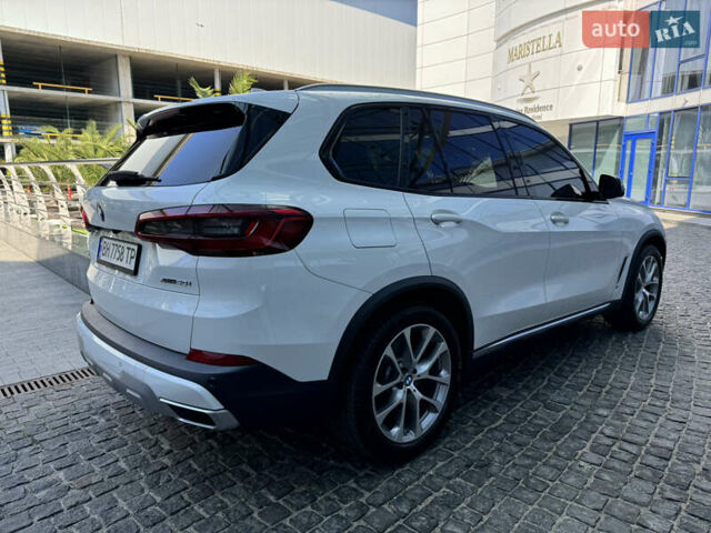 Белый БМВ Х5, объемом двигателя 3 л и пробегом 75 тыс. км за 57000 $, фото 7 на Automoto.ua