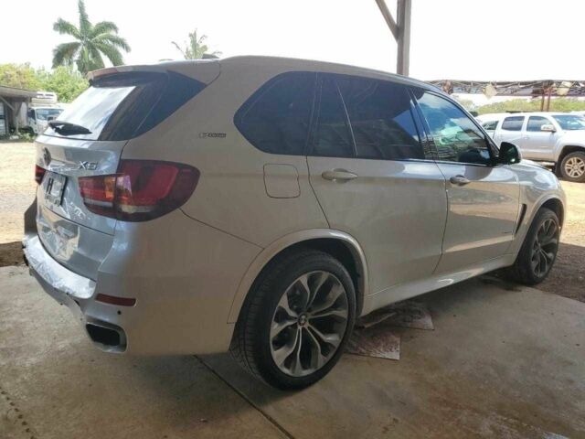 Белый БМВ Х5, объемом двигателя 2 л и пробегом 60 тыс. км за 10000 $, фото 2 на Automoto.ua