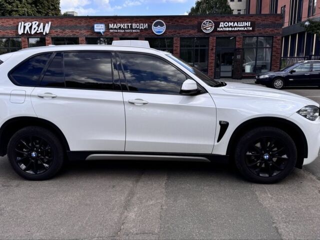 Белый БМВ Х5, объемом двигателя 3 л и пробегом 168 тыс. км за 29999 $, фото 3 на Automoto.ua