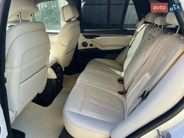 Белый БМВ Х5, объемом двигателя 3 л и пробегом 130 тыс. км за 40000 $, фото 46 на Automoto.ua