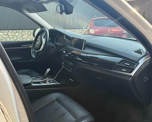 Белый БМВ Х5, объемом двигателя 2 л и пробегом 63 тыс. км за 34900 $, фото 4 на Automoto.ua