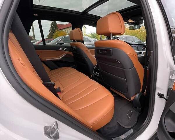 Белый БМВ Х5, объемом двигателя 3 л и пробегом 211 тыс. км за 38900 $, фото 33 на Automoto.ua