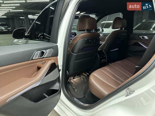 Білий БМВ Х5, об'ємом двигуна 3 л та пробігом 136 тис. км за 56000 $, фото 25 на Automoto.ua