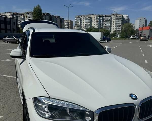 Белый БМВ Х5, объемом двигателя 2 л и пробегом 155 тыс. км за 40000 $, фото 1 на Automoto.ua