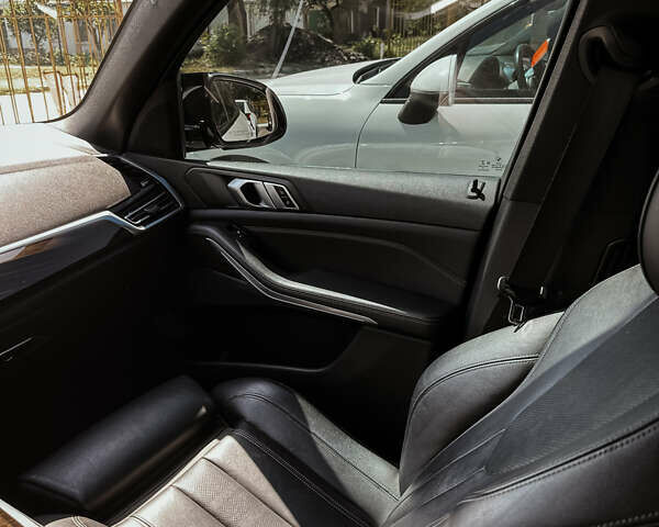 Белый БМВ Х5, объемом двигателя 3 л и пробегом 80 тыс. км за 45900 $, фото 11 на Automoto.ua