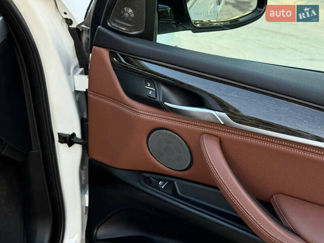 Белый БМВ Х5, объемом двигателя 3 л и пробегом 96 тыс. км за 41888 $, фото 26 на Automoto.ua