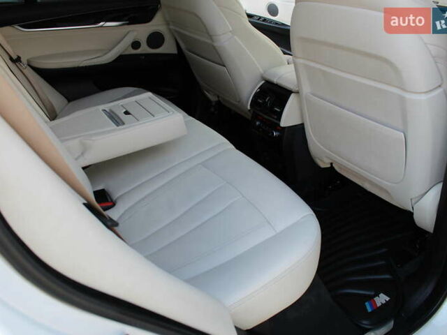 Белый БМВ Х5, объемом двигателя 3 л и пробегом 200 тыс. км за 36900 $, фото 33 на Automoto.ua